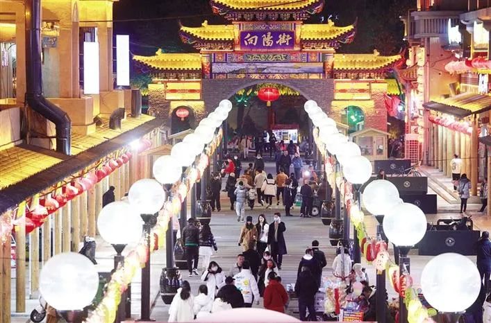 稳增长促发展攻坚年丨沙坡头区“五一”假日经济活力十足 政府消费券带动消费近600万元，核心商圈客流同比增长约28%
